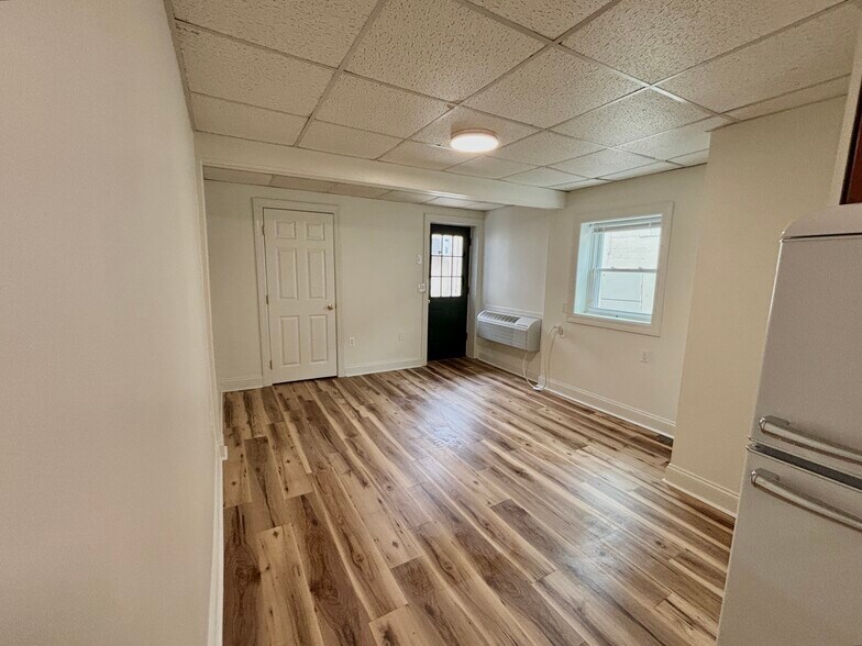 Main living space facing front door and walk-in closet - 520 Fremont St