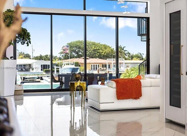 Building Photo - 2225 NE 19th St