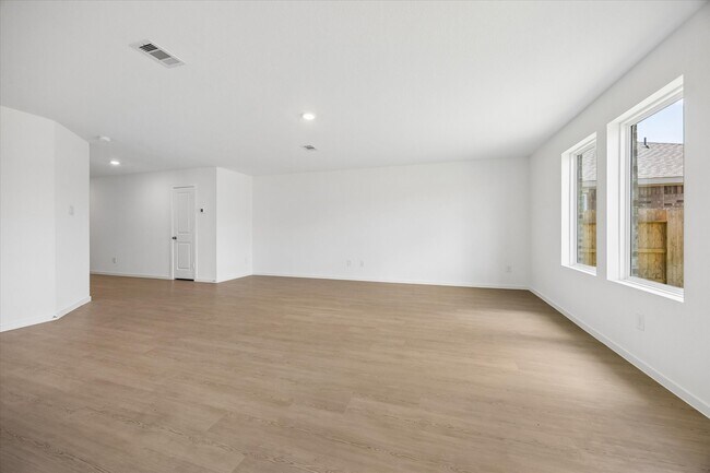Building Photo - 16847 Spotted Oak Dr