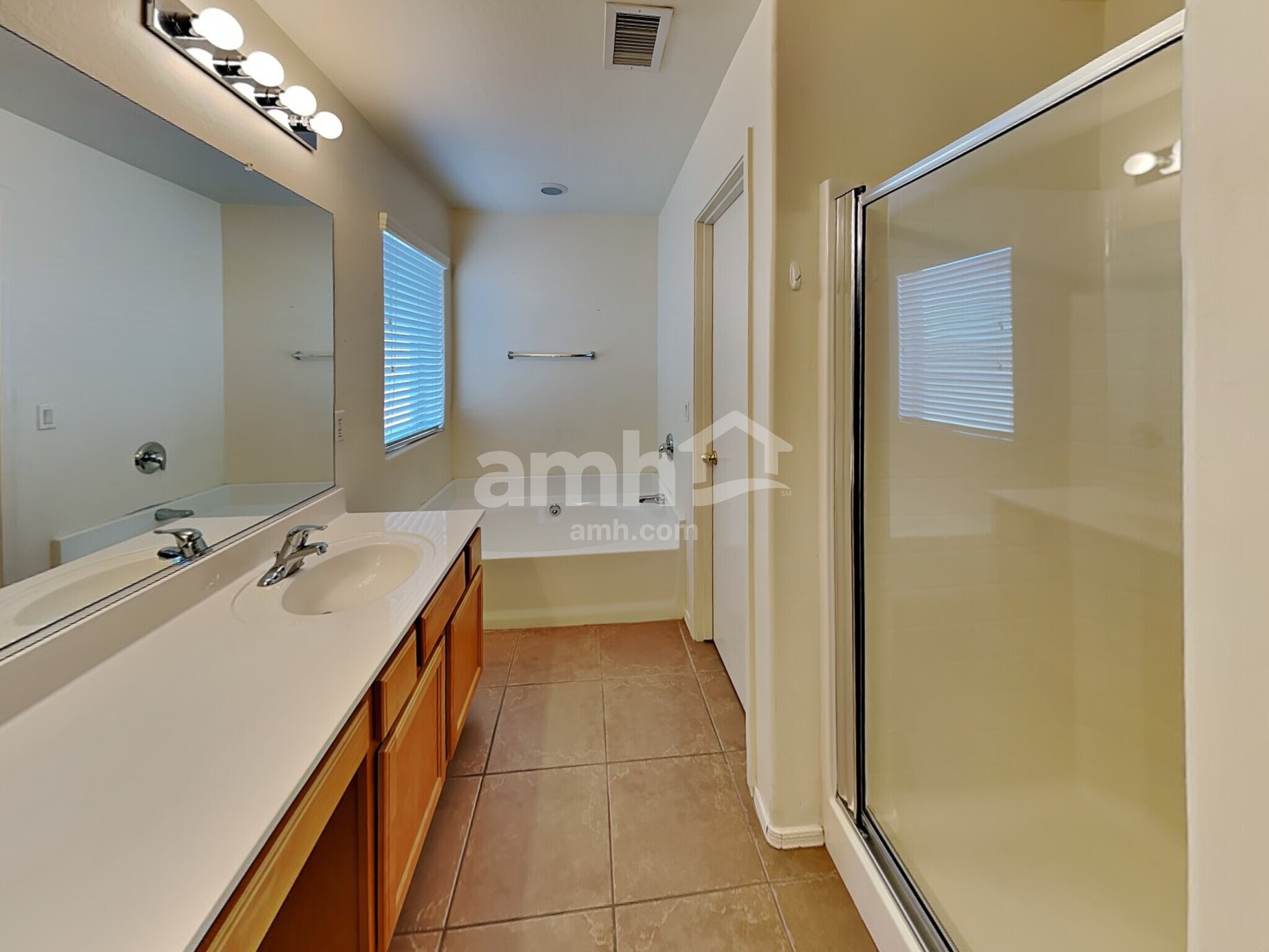 Building Photo - 6542 S 258th Dr