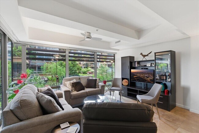 Building Photo - 7137 E Rancho Vista Dr