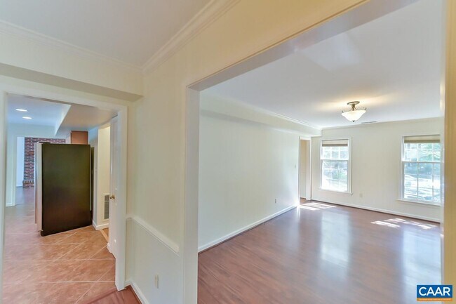 Building Photo - 1012 Wildmere Pl