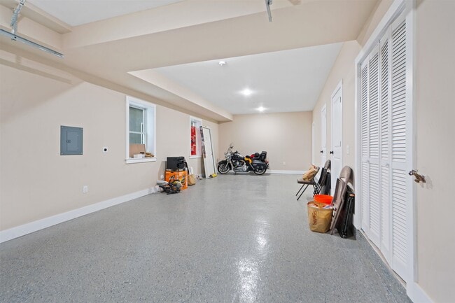 Building Photo - 277 Pearsall Ave
