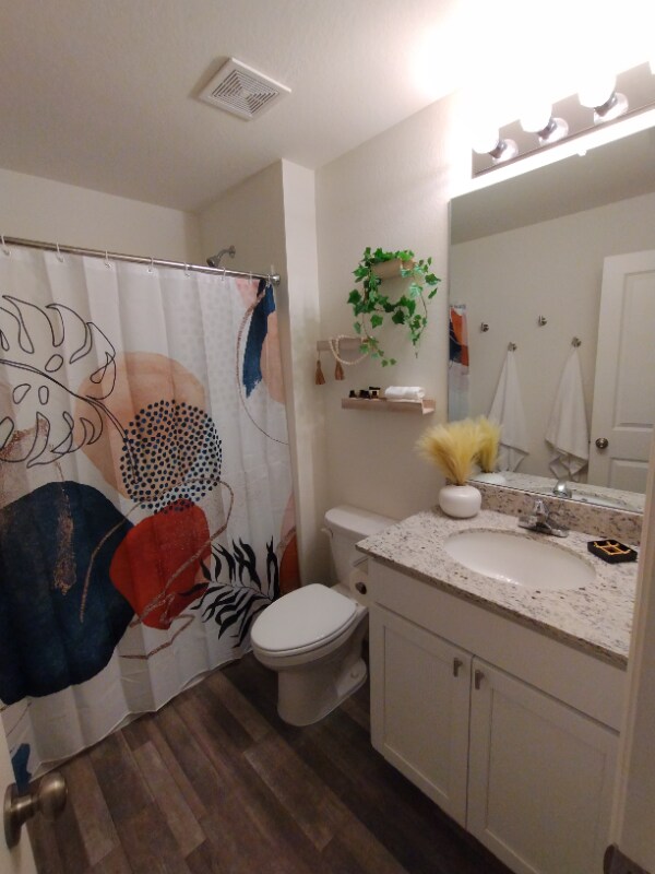 Building Photo - 213 Hagan Ave S