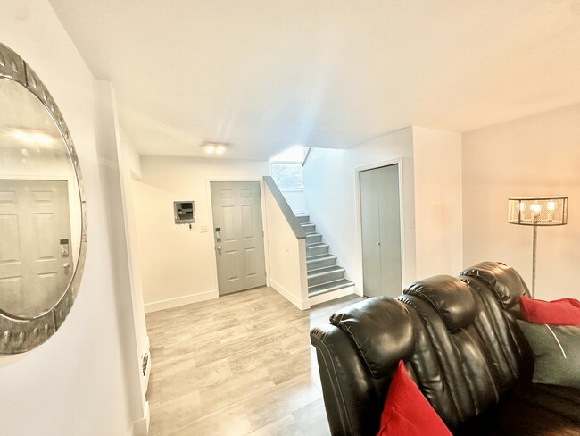 Building Photo - 1738 Brookhaven Cir W