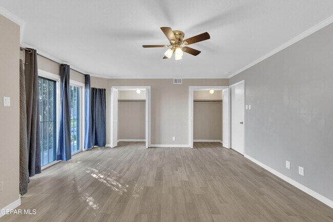 Building Photo - 350 Thunderbird Dr
