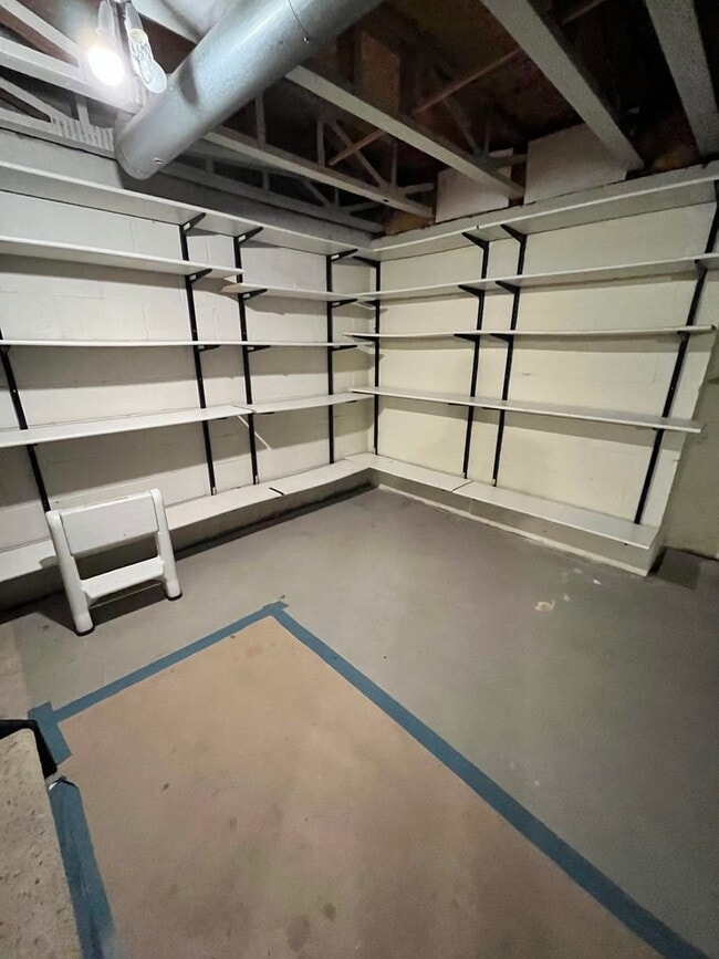 Building Photo - 2 Bd / 1.5 Bth Townhouse in Stover Mill