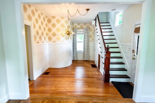 Building Photo - 74 Oakland St