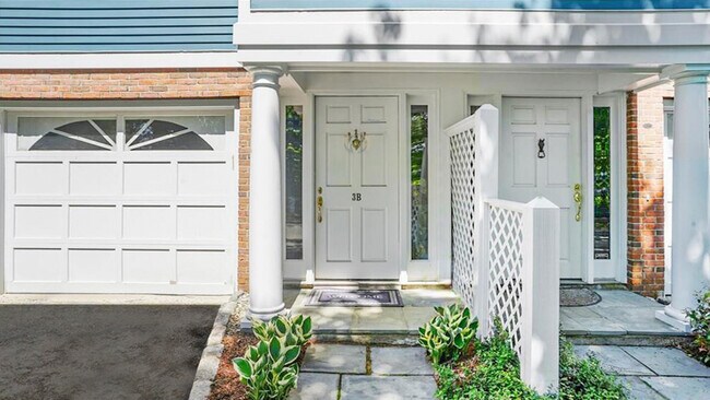 Attached oversized garage - 3B Ludlow Rd