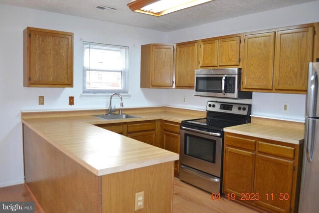 Building Photo - 351 Cool Breeze Ct