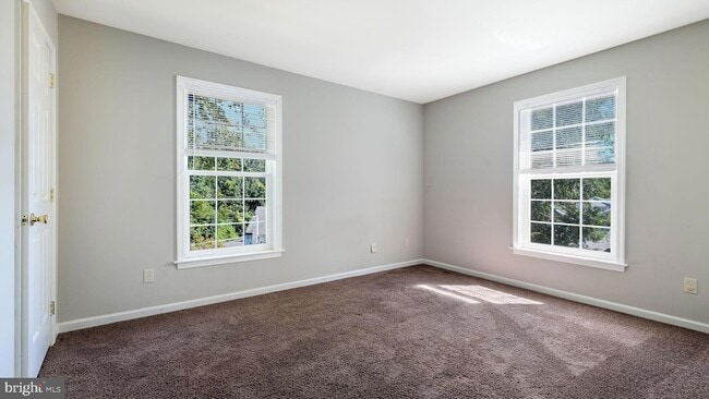 Building Photo - 24 Duttonview Dr