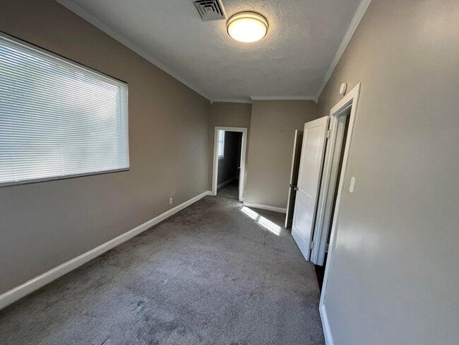 Building Photo - 6075 Lee Hwy