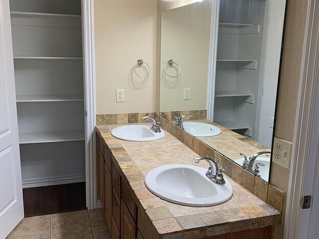 Building Photo - 3921 W Tanyard Dr