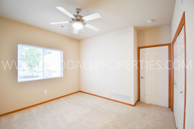 Building Photo - Ground-level condo with 2 bedrooms and 2 b...