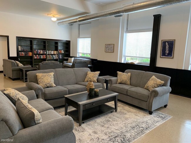 Building Photo - 751 2nd Ave S