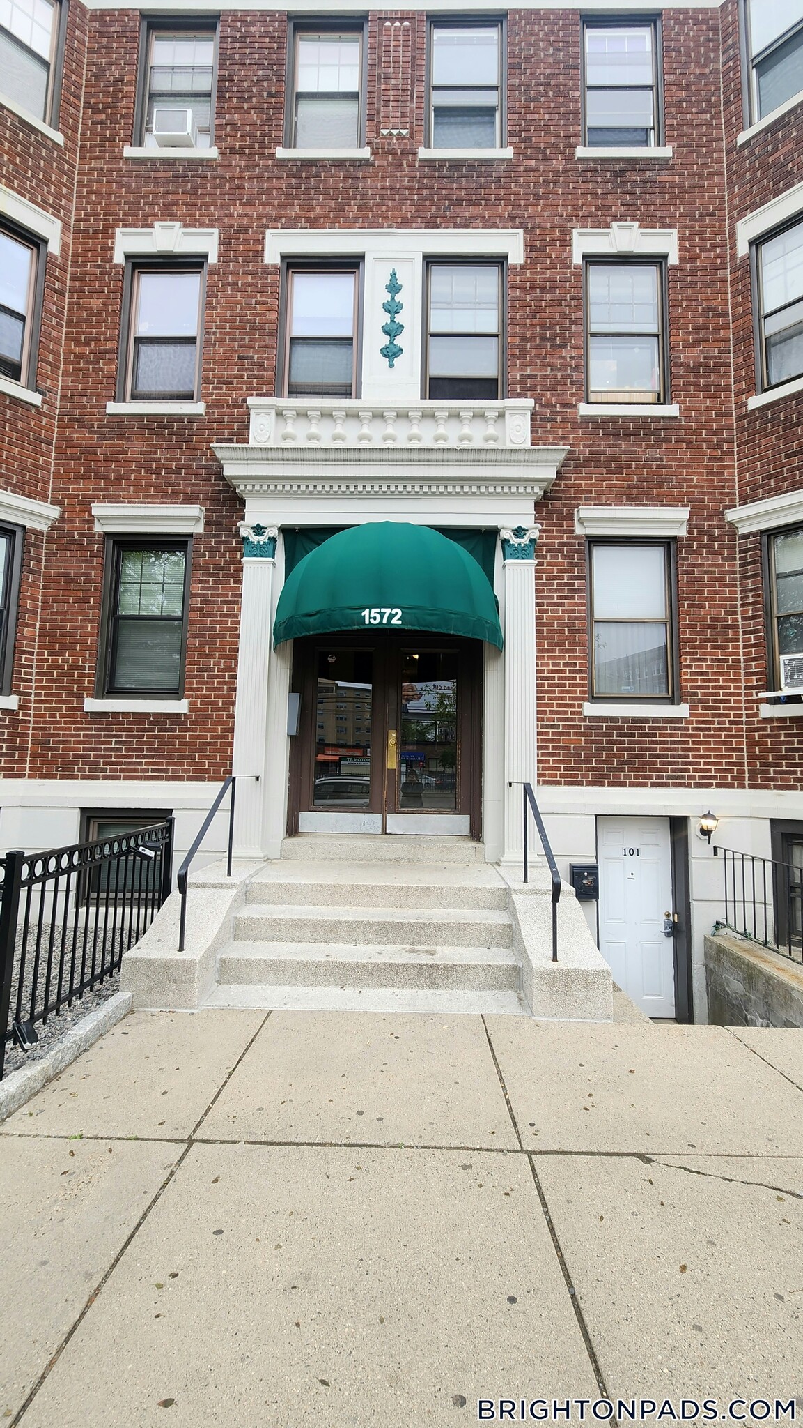 Building Photo - 1572 Commonwealth Ave