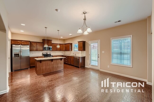 Building Photo - 328 Cliffhaven Cir