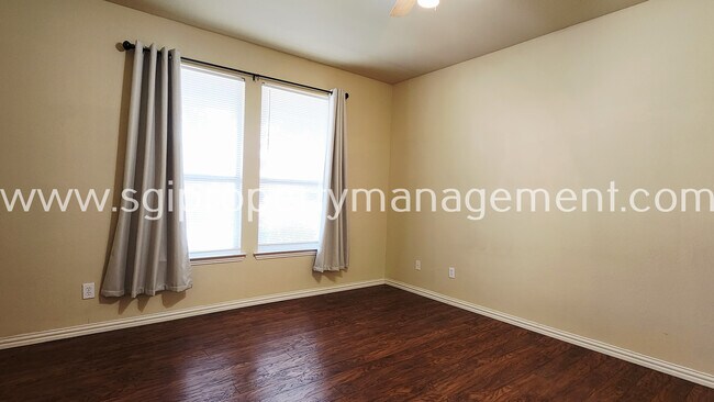 Building Photo - 678 S Charles St