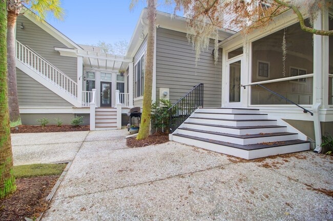 Building Photo - 612 Daggett St