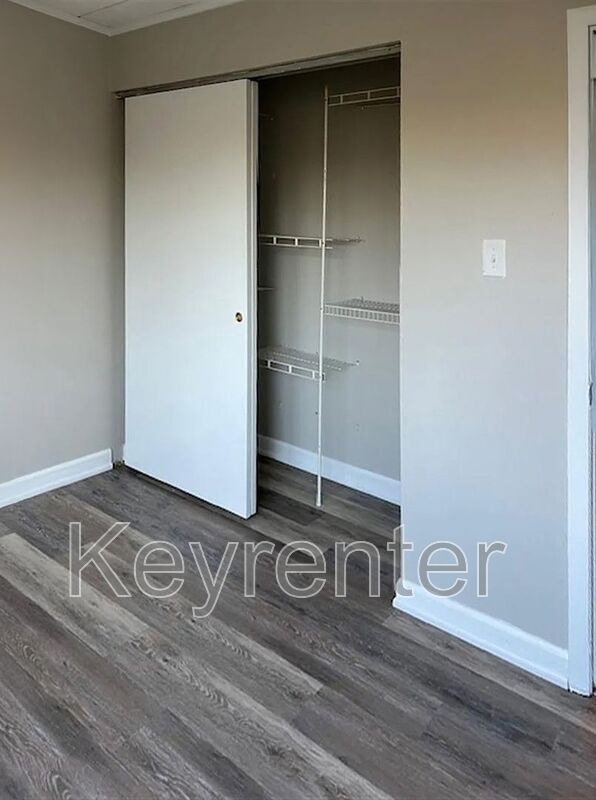 Building Photo - 2718 Painter Ave SW