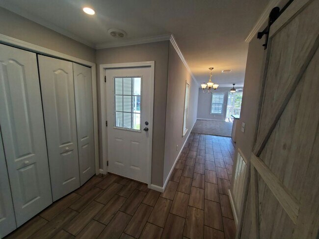 Building Photo - 6421 Brandywine Dr N