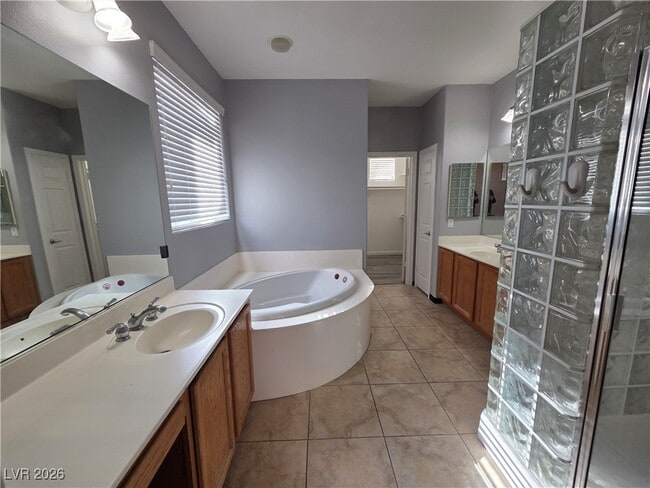 Building Photo - 5642 Wedgefield St