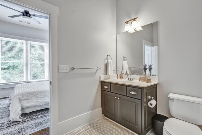 Building Photo - 10671 Serenbe Ln