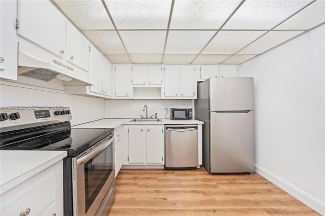 Building Photo - 1300 NE Miami Gardens Dr