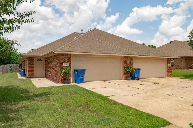 Building Photo - 5826 W 7th Ave