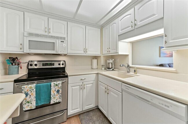 Building Photo - 3540 S Ocean Blvd