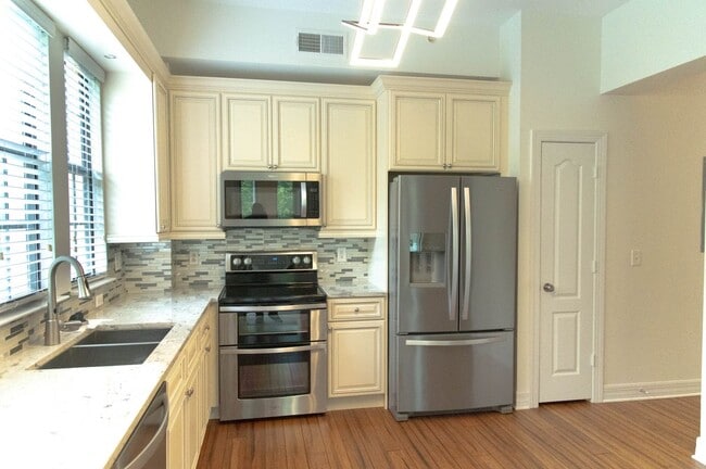 Building Photo - 501 Mirasol Cir