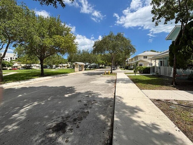 Building Photo - 400 NW 19th Terrace