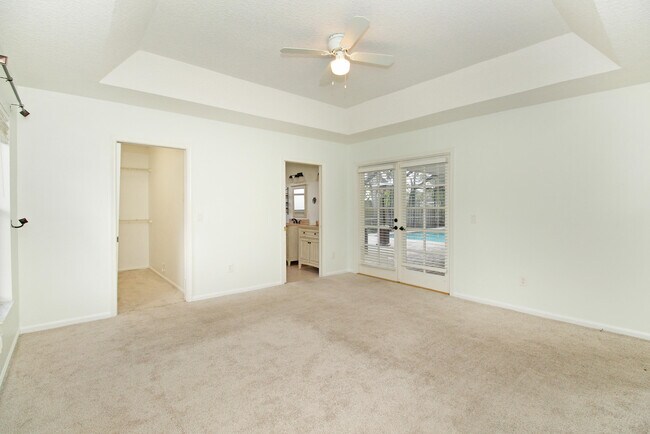 Building Photo - 896 Rose Ct