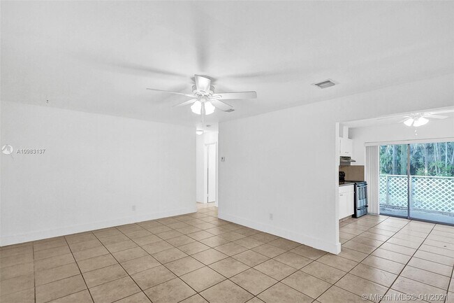 Building Photo - 11652 NE 11th Pl