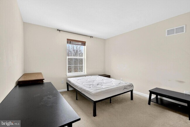 Building Photo - 48 Munro Rd