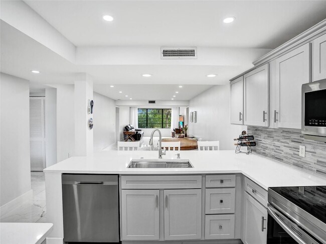 Building Photo - 6073 Balboa Cir