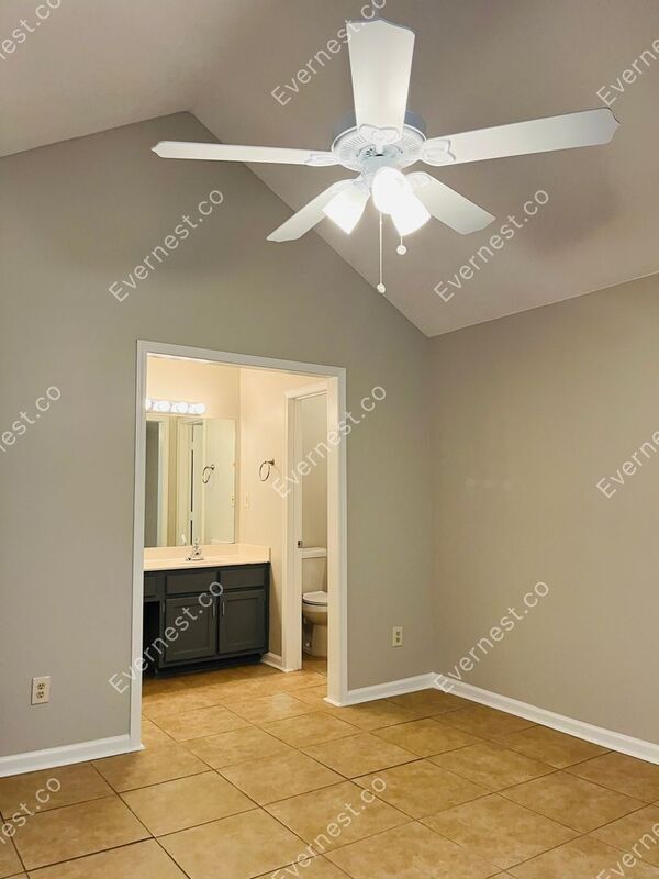 Building Photo - 7091 Hampton Dr