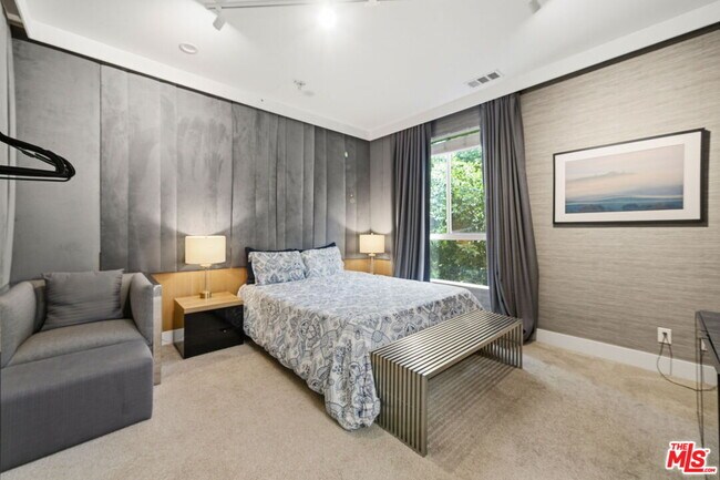 Building Photo - 5911 Saturn St