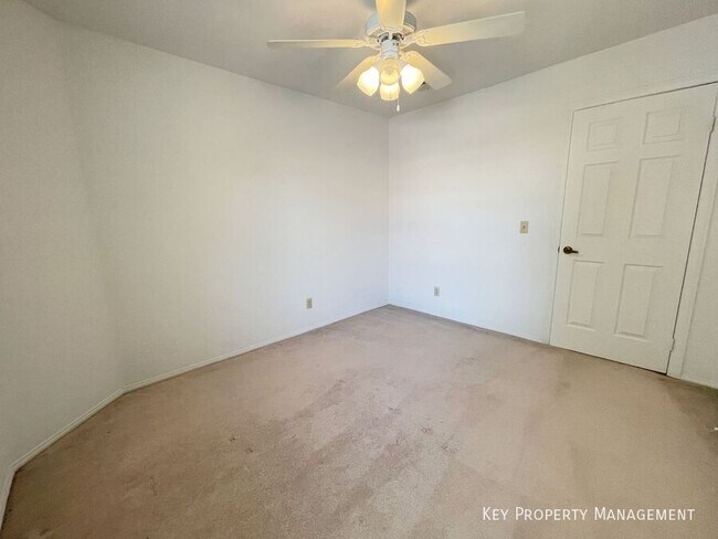 Building Photo - 420 Crater Ct