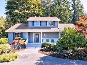 Building Photo - 721 Crown Dr