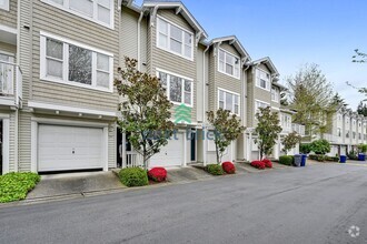 Building Photo - Beautiful 2 bed & 2.5 bath for rent