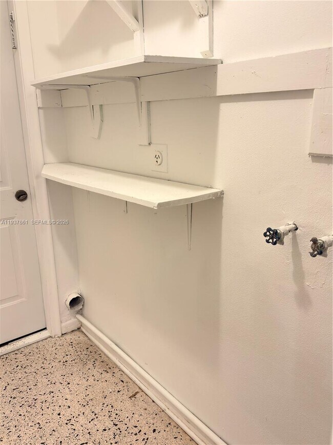 Building Photo - 1141 NW 32nd Ave