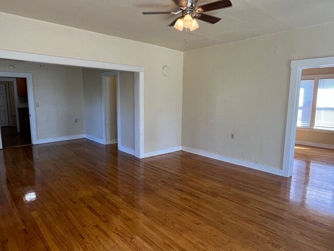 Building Photo - 2 Bedroom 1 Bath House For Rent!