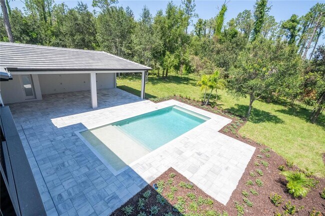 Building Photo - 16044 Pendio Dr