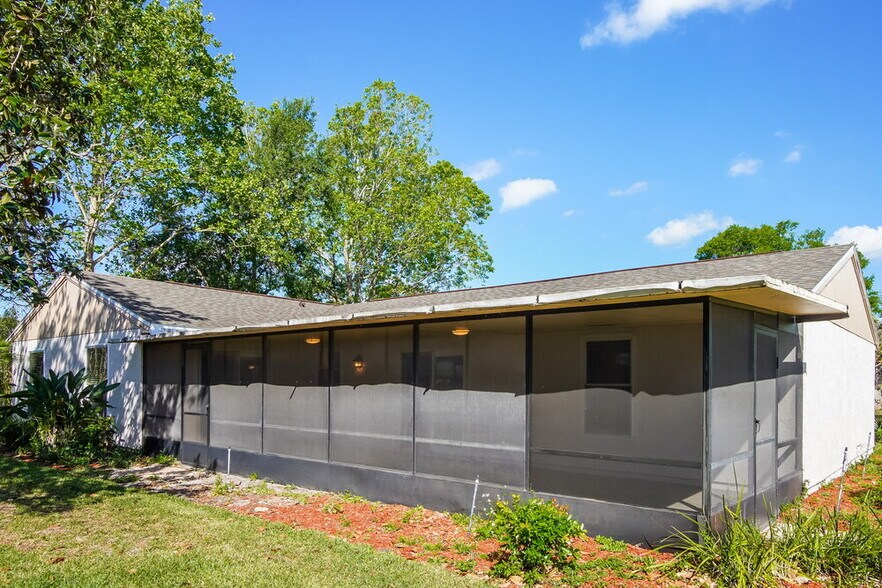 Building Photo - 1175 Lambert Ln