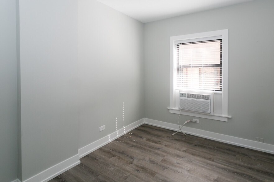 Building Photo - 710 W Brompton