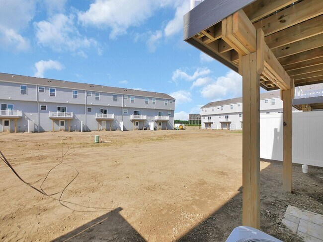 Building Photo - Modern 3 Bed, 2.5 Bath Condo – Spacious, S...