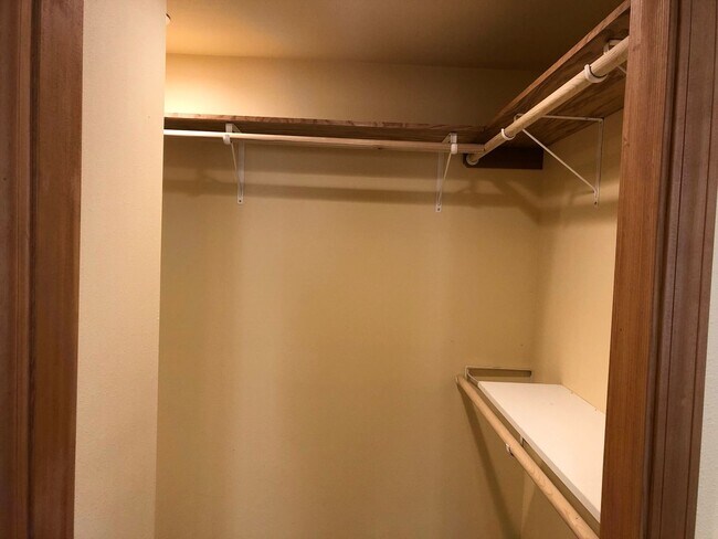 Building Photo - 3 bedroom 2 bathroom house in Thurston!