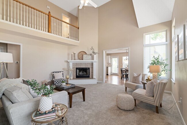 Building Photo - {13862} Spacious townhome in Prime Location + Maintenance Provided Community + Neighborhood Pool ...