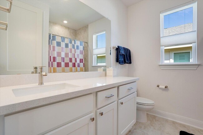 Building Photo - 916 Pear Tree Ln